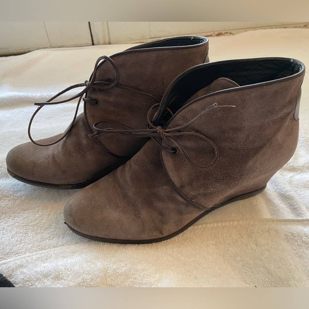 Stuart Weitzman brown suede Kalahari hidden-wedge lace-up boot size 8.5